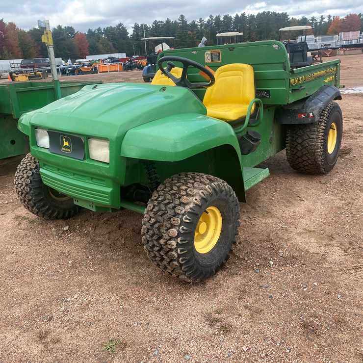 JOHN DEERE GATOR