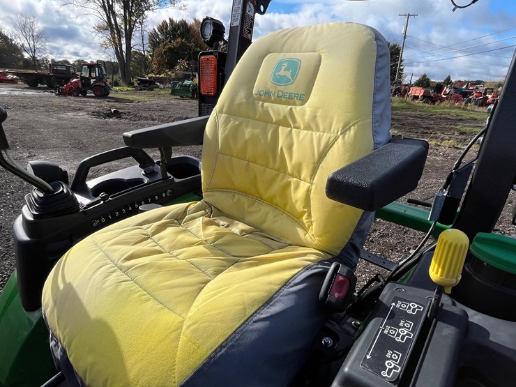 2018-john-deere-2025r-image-11