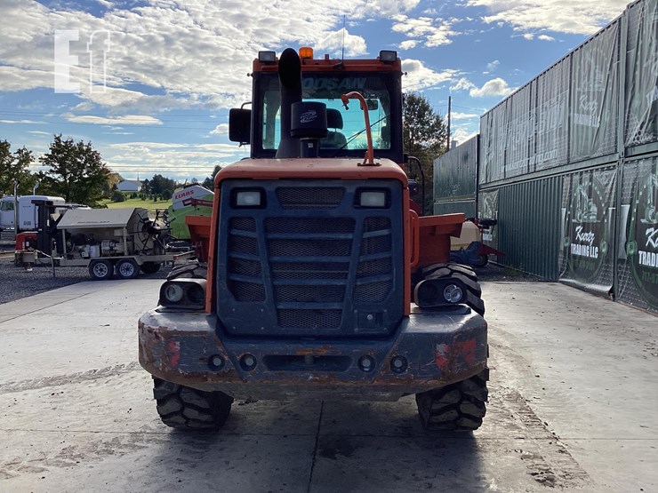 2017-doosan-dl250-5-image-3