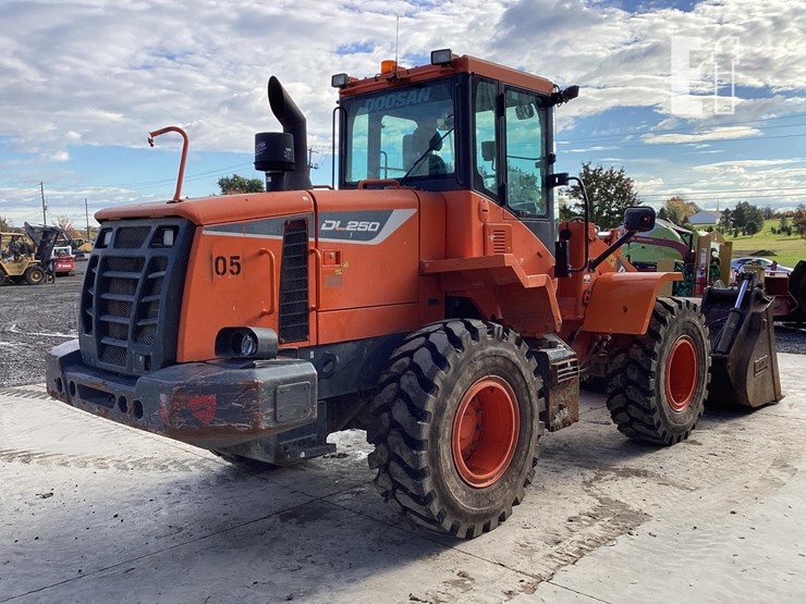 2017-doosan-dl250-5-image-4