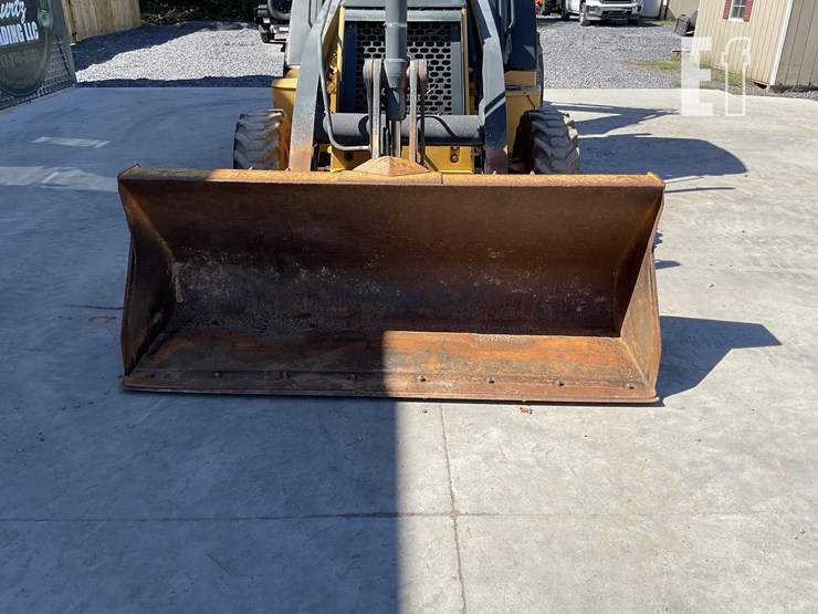 2010-deere-410j-image-9