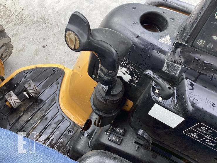 2011-deere-110-image-17