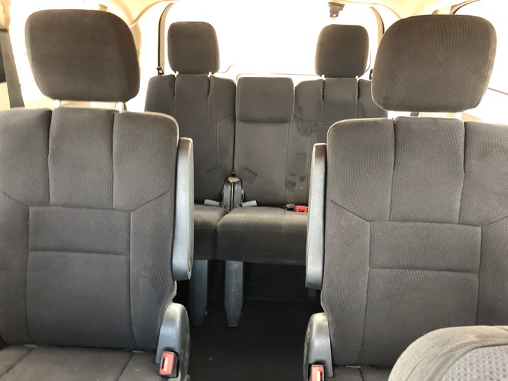 2011-dodge-grand-caravan-image-17