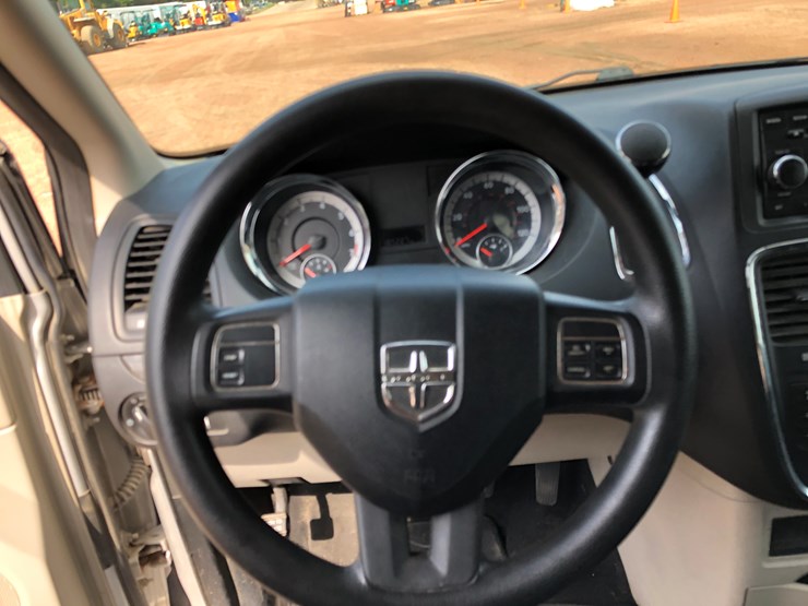 2011-dodge-grand-caravan-image-12