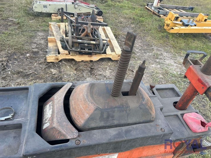 coats-40-40sa-heavy-duty-air-powered-tire-wheel-changer-image-6