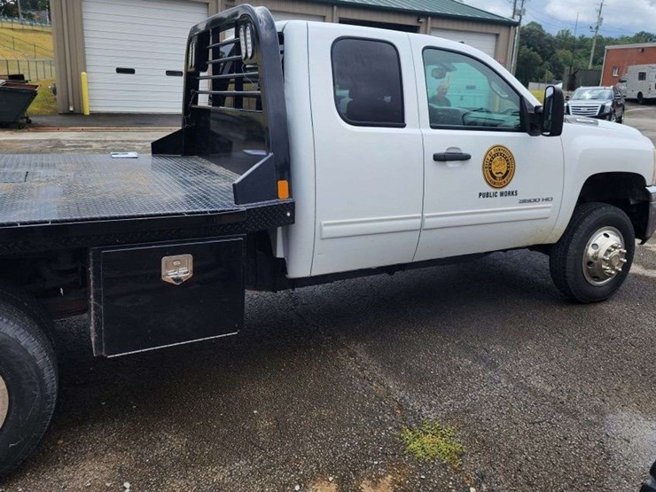 2012-chevrolet-3500-image-5