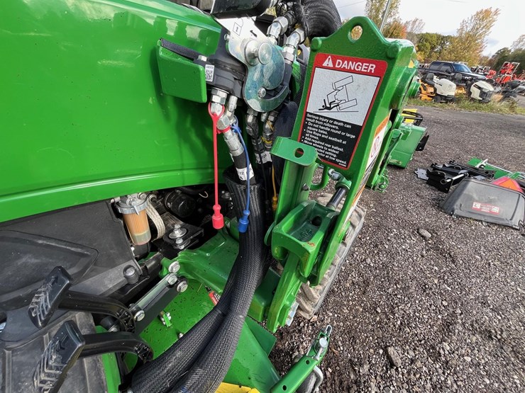 2018-john-deere-2025r-image-43