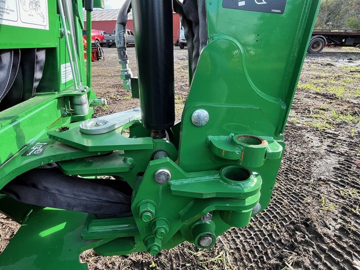 2018-john-deere-1025r-image-17
