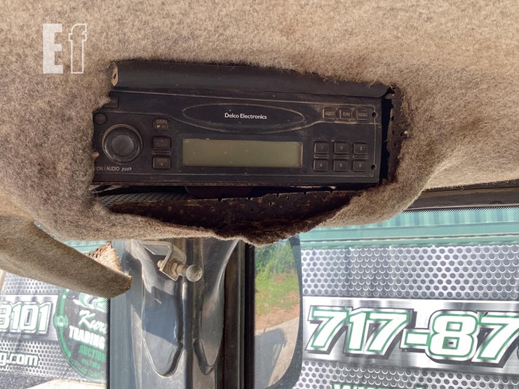 2002-deere-tc44h-image-15