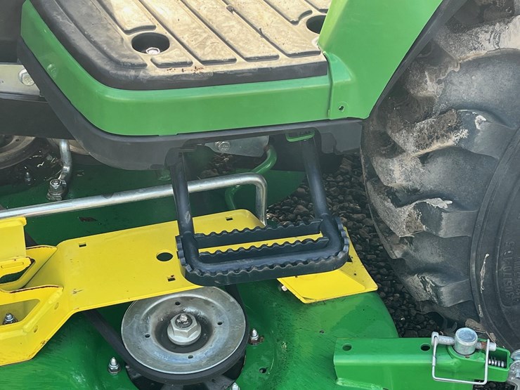 2018-john-deere-2025r-image-31