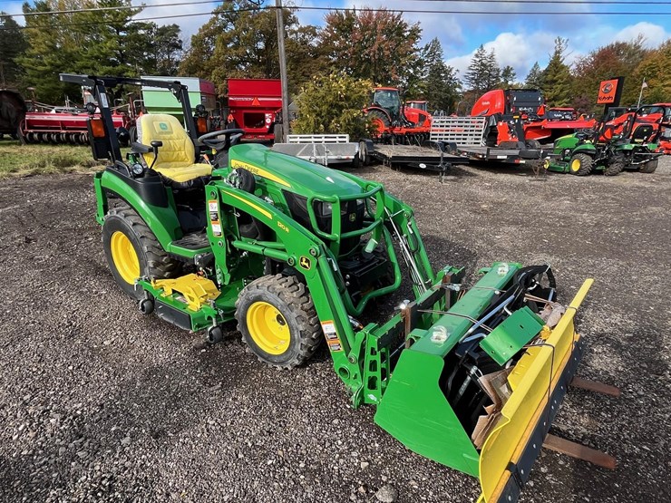 2018-john-deere-2025r-image-1