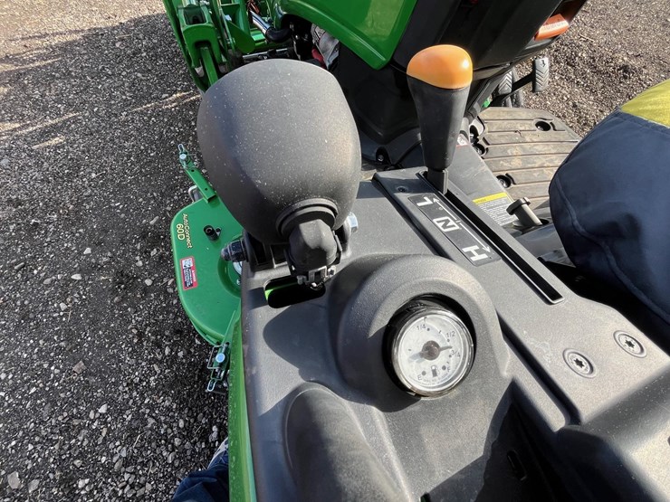 2018-john-deere-2025r-image-12