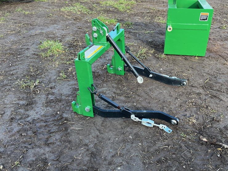 2018-john-deere-1025r-image-32