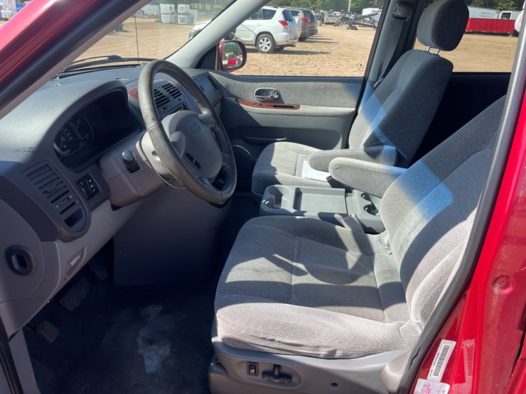 2003-kia-sedona-image-48
