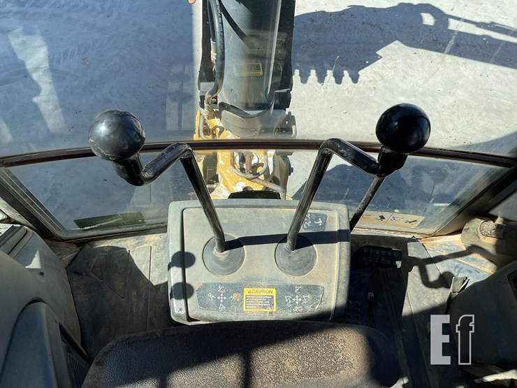 2010-deere-410j-image-18