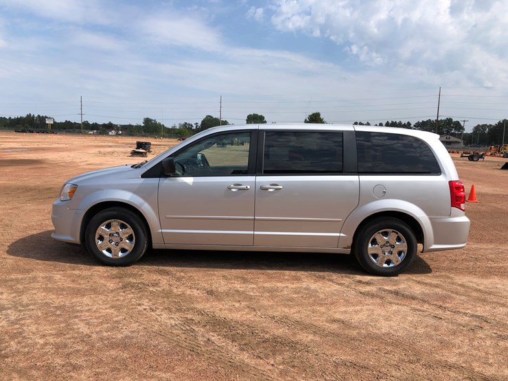 2011-dodge-grand-caravan-image-2