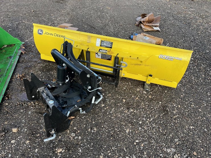 2018-john-deere-2025r-image-36