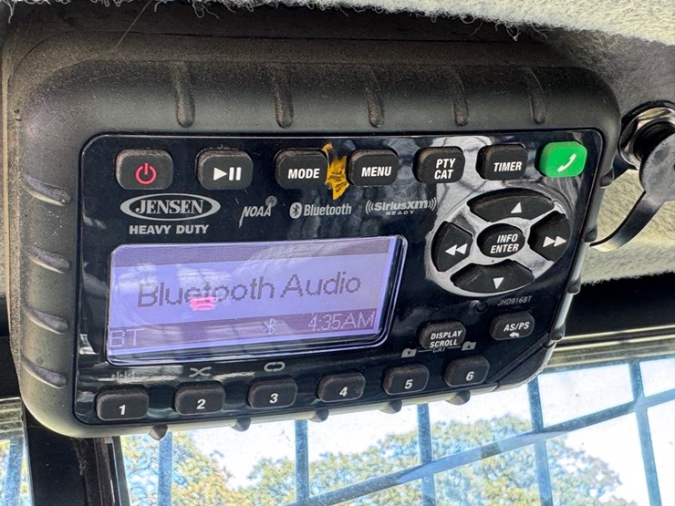 2024-new-holland-c362-image-16