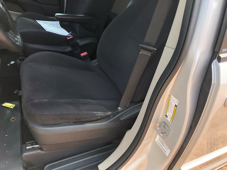 2011-dodge-grand-caravan-image-11