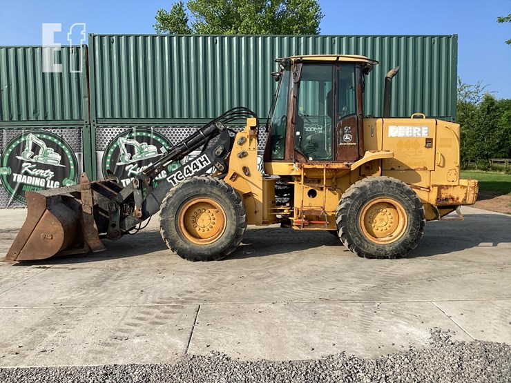 2002-deere-tc44h-image-1