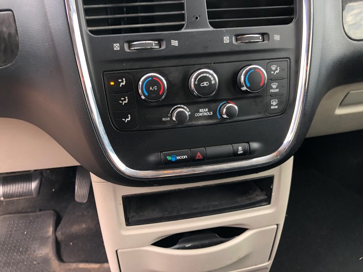 2011-dodge-grand-caravan-image-14