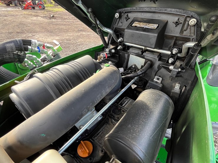 2018-john-deere-2025r-image-24