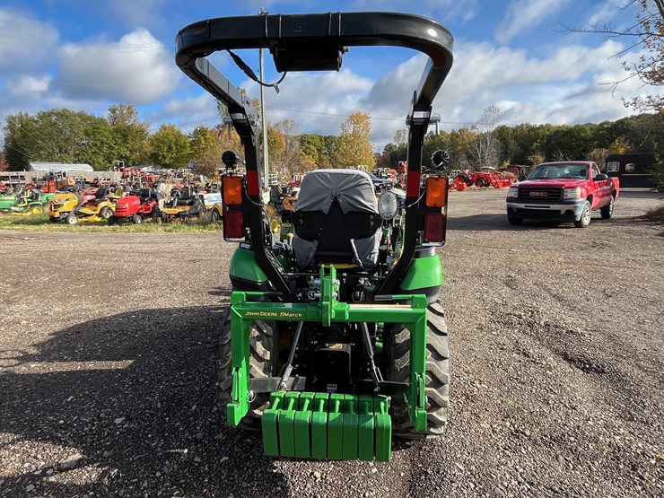 2018-john-deere-2025r-image-8
