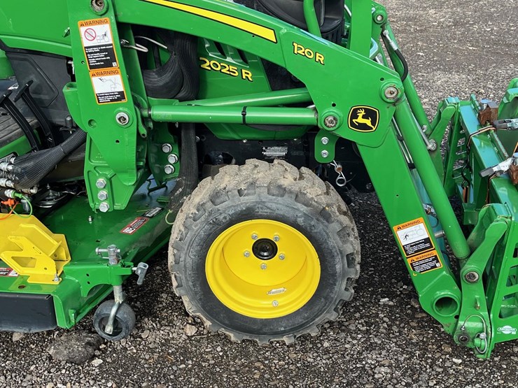 2018-john-deere-2025r-image-2