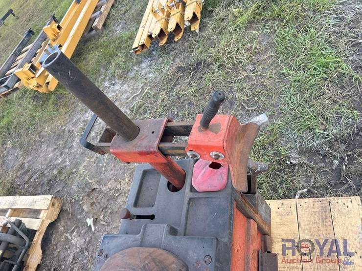 coats-40-40sa-heavy-duty-air-powered-tire-wheel-changer-image-7