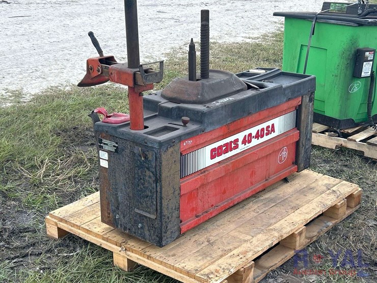 coats-40-40sa-heavy-duty-air-powered-tire-wheel-changer-image-1