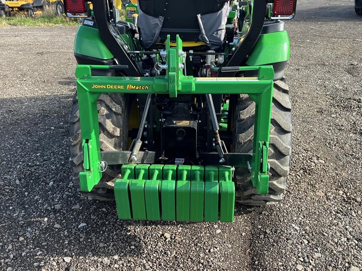 2018-john-deere-2025r-image-7