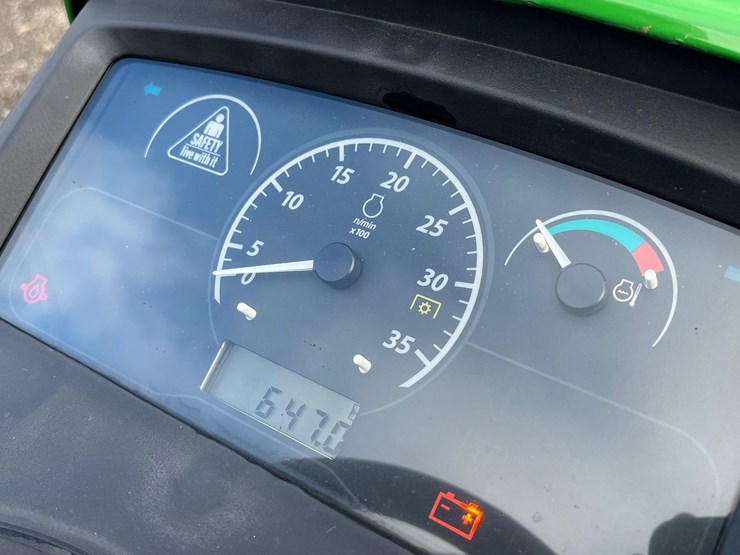 2018-john-deere-2025r-image-18