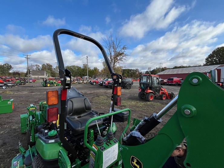 2018-john-deere-1025r-image-30