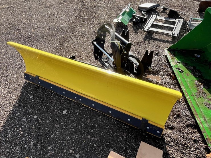 2018-john-deere-2025r-image-32