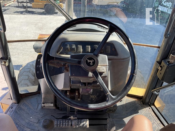 2010-deere-410j-image-15