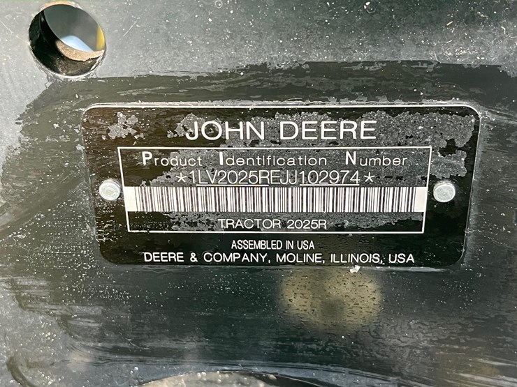 2018-john-deere-2025r-image-39