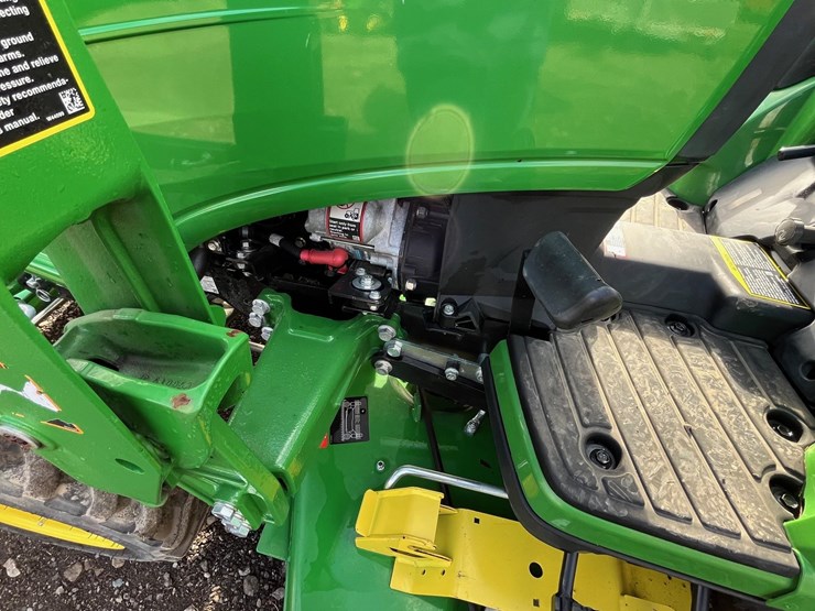 2018-john-deere-2025r-image-10