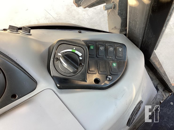 2022-case-580sn-image-19