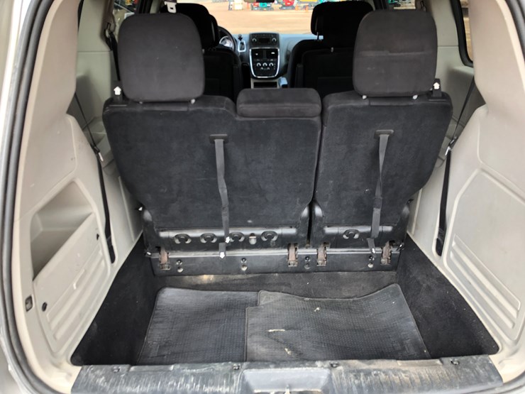 2011-dodge-grand-caravan-image-19