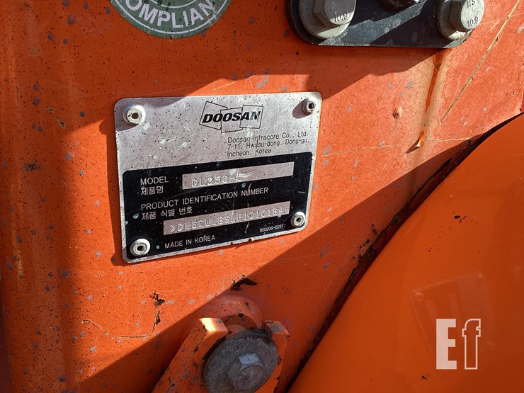 2017-doosan-dl250-5-image-17