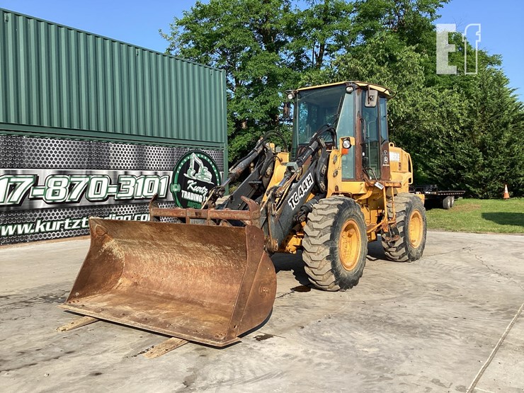 2002-deere-tc44h-image-8