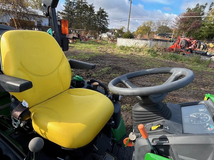 2018-john-deere-1025r-image-8