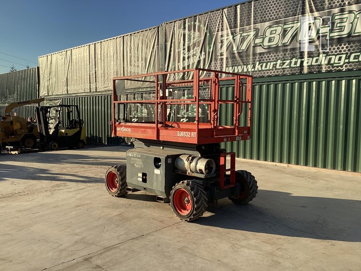 2016-skyjack-sj6832rt-image-2