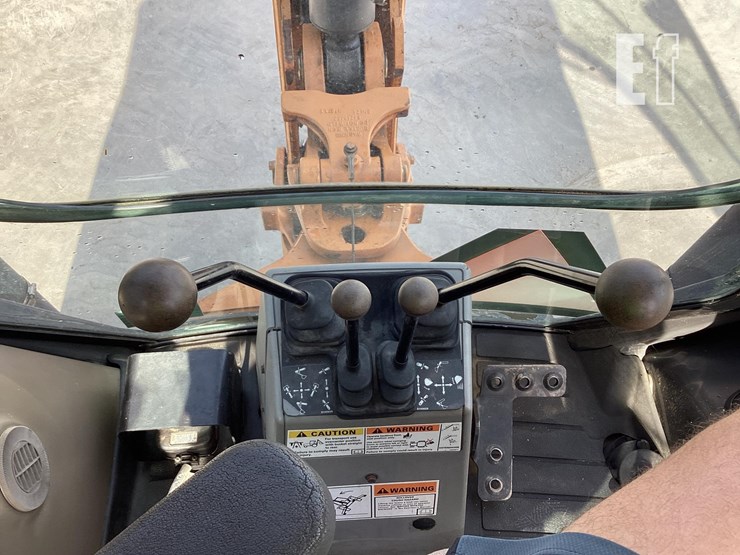 2015-case-580n-image-17