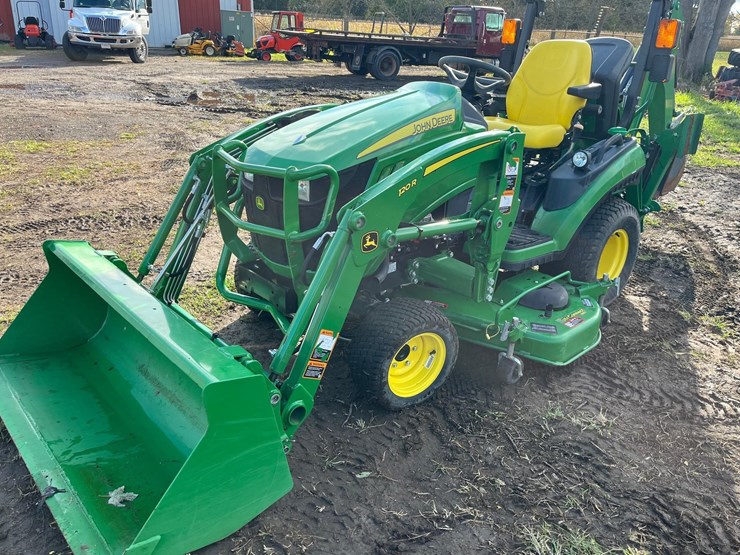 2018-john-deere-1025r-image-11