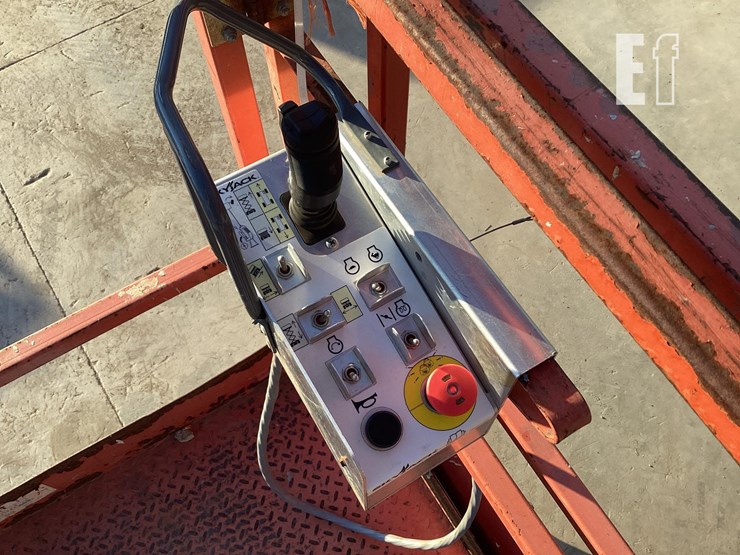 2016-skyjack-sj6832rt-image-12