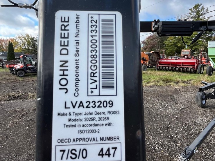 2018-john-deere-2025r-image-21